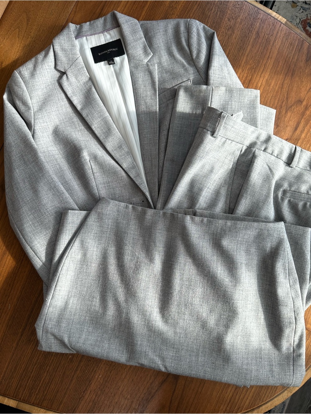 Banana Republic Women’s Light Gray Theee Piece Suit: Blazer, Skirt & Trousers